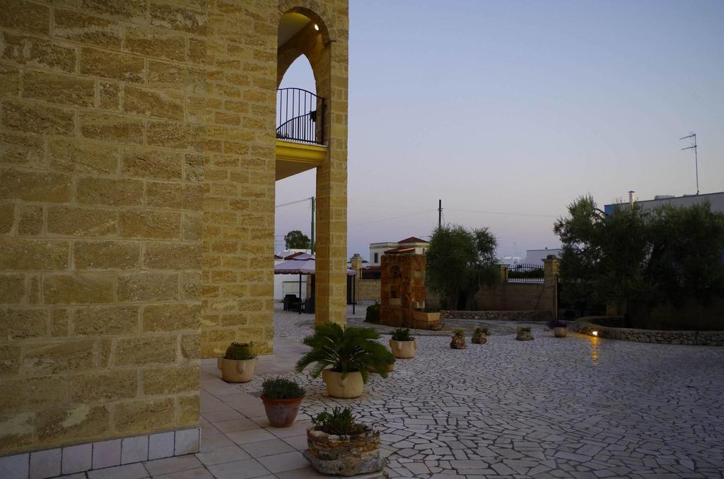 Villa Arneide Bed And Breakfast Torre Lapillo Exterior photo